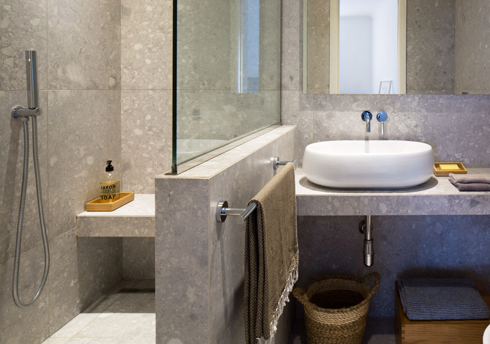 Casa MF, Interior Design, Ristrutturazione, Progetto, Deferrari Modesti, Bagno, Firenze, Milano, doccia con panca