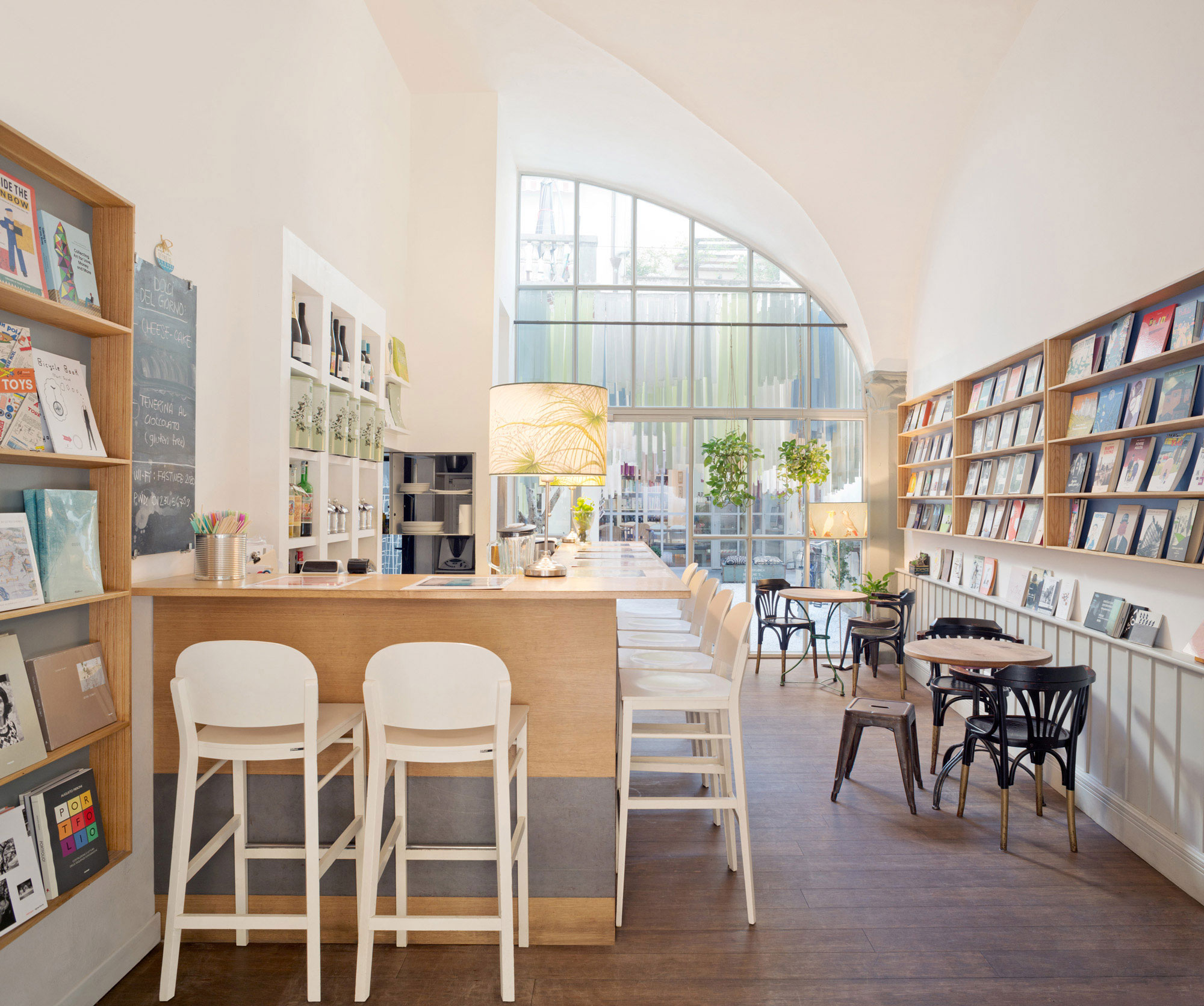Libreria Brac, Firenze, Interni, bar, ritorante, libreria, progetto Deferrari Modesti