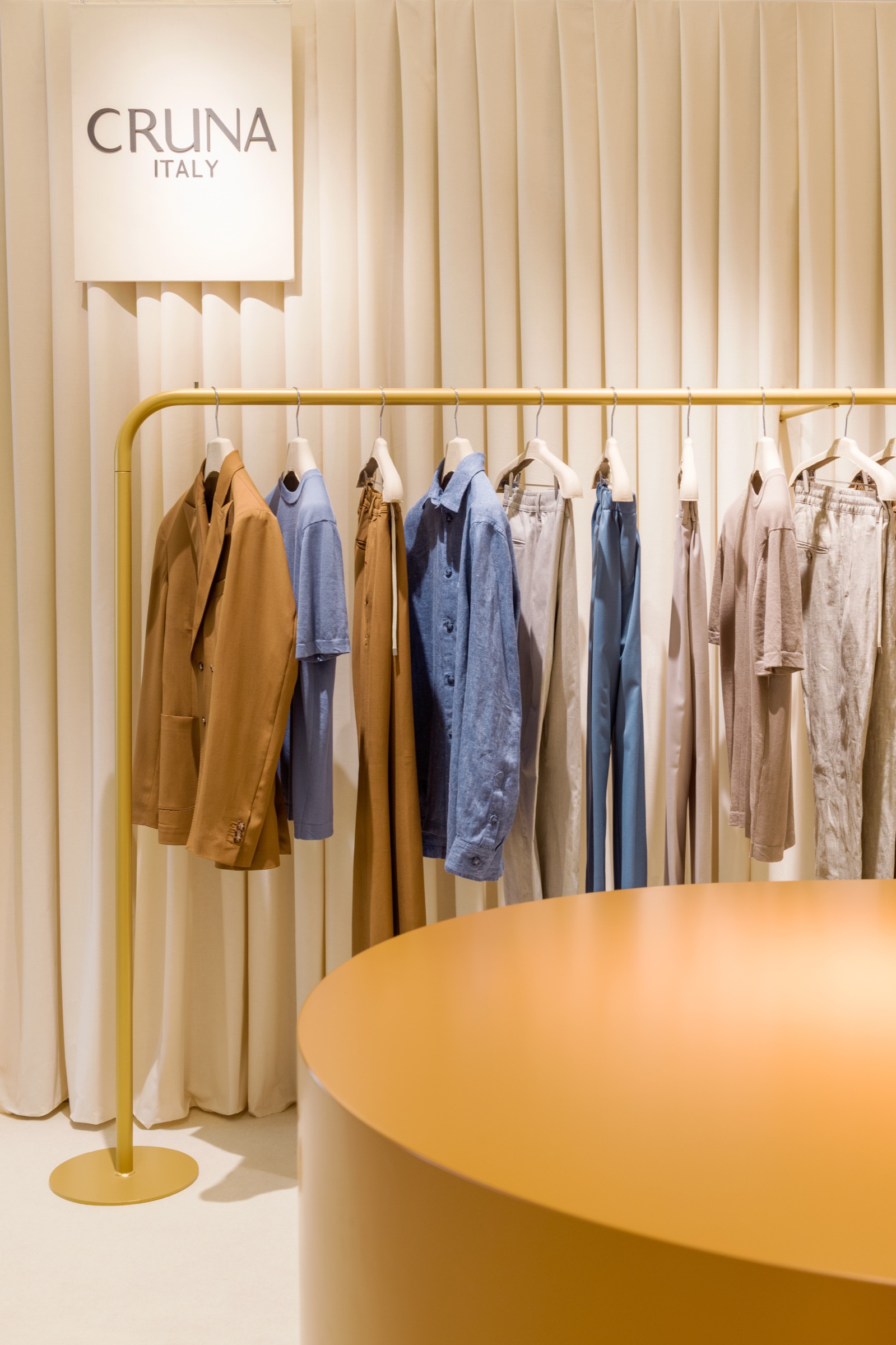 Cruna, Pitti Uomo, 2022, Allestimento, Deferrari Modesti