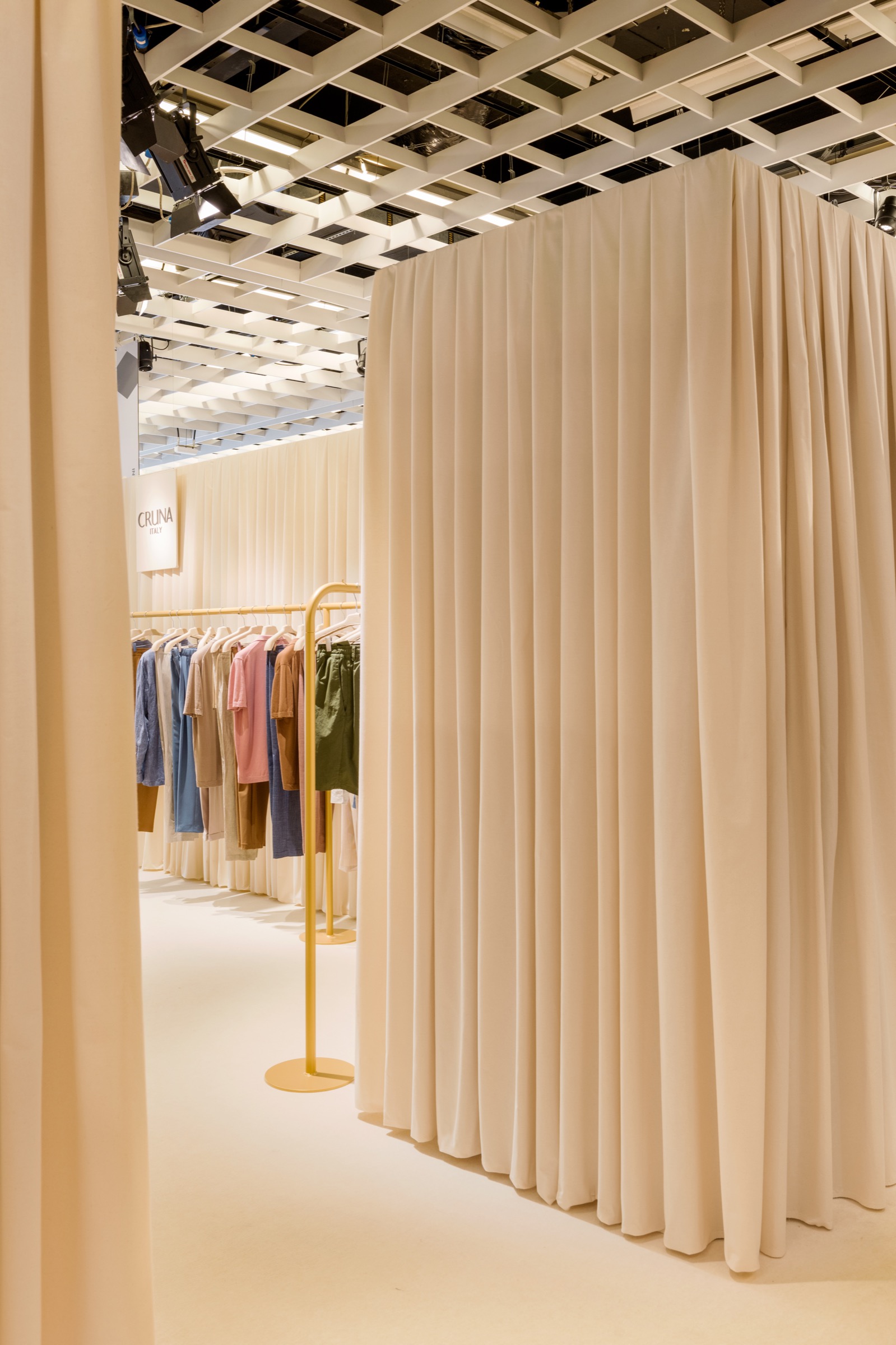 Cruna, Pitti Uomo, 2022, Allestimento, Deferrari Modesti